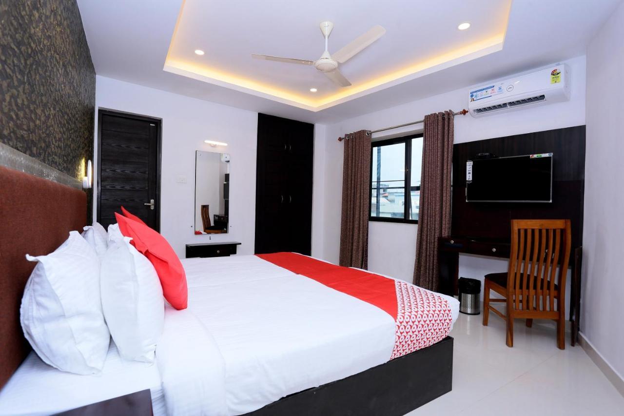 Capital O 61059 Green Life Hotel Kochi Екстериор снимка