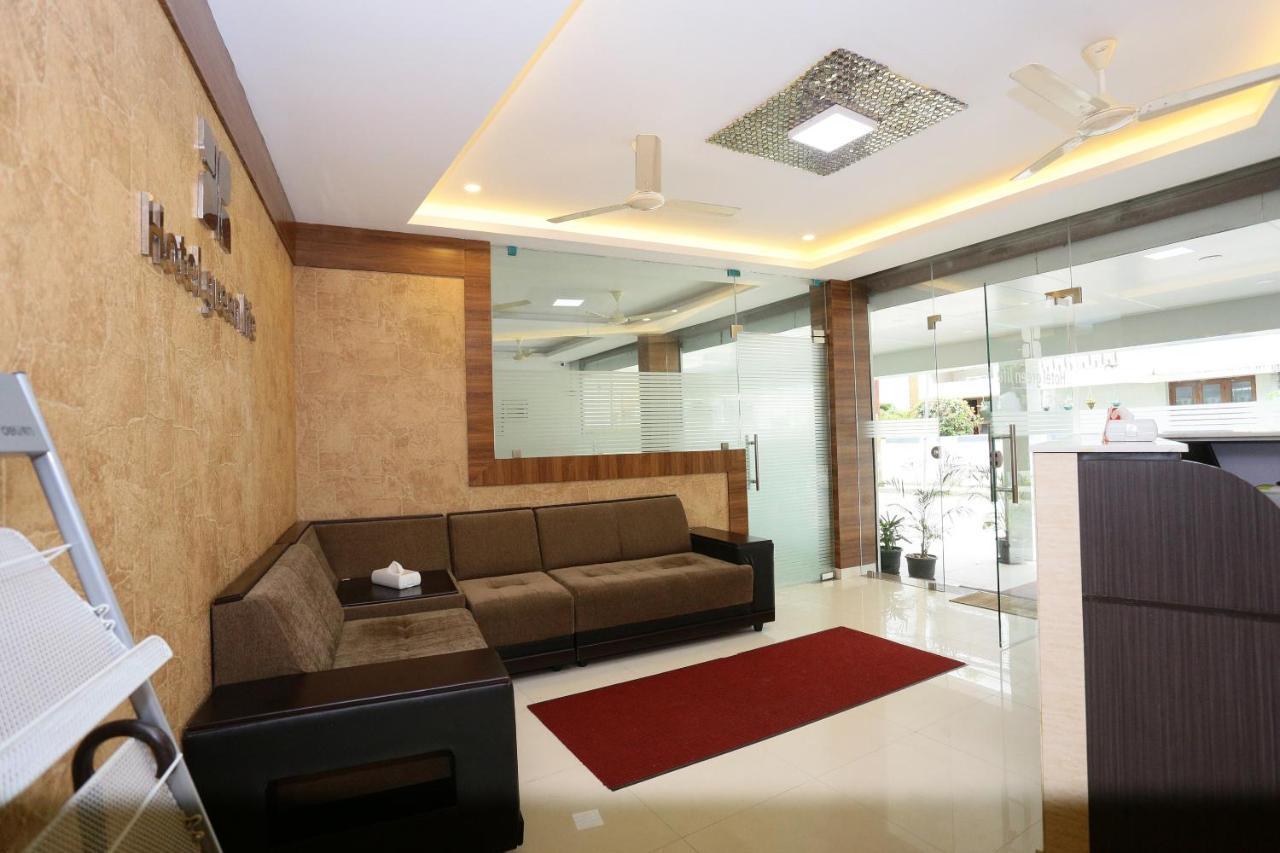 Capital O 61059 Green Life Hotel Kochi Екстериор снимка