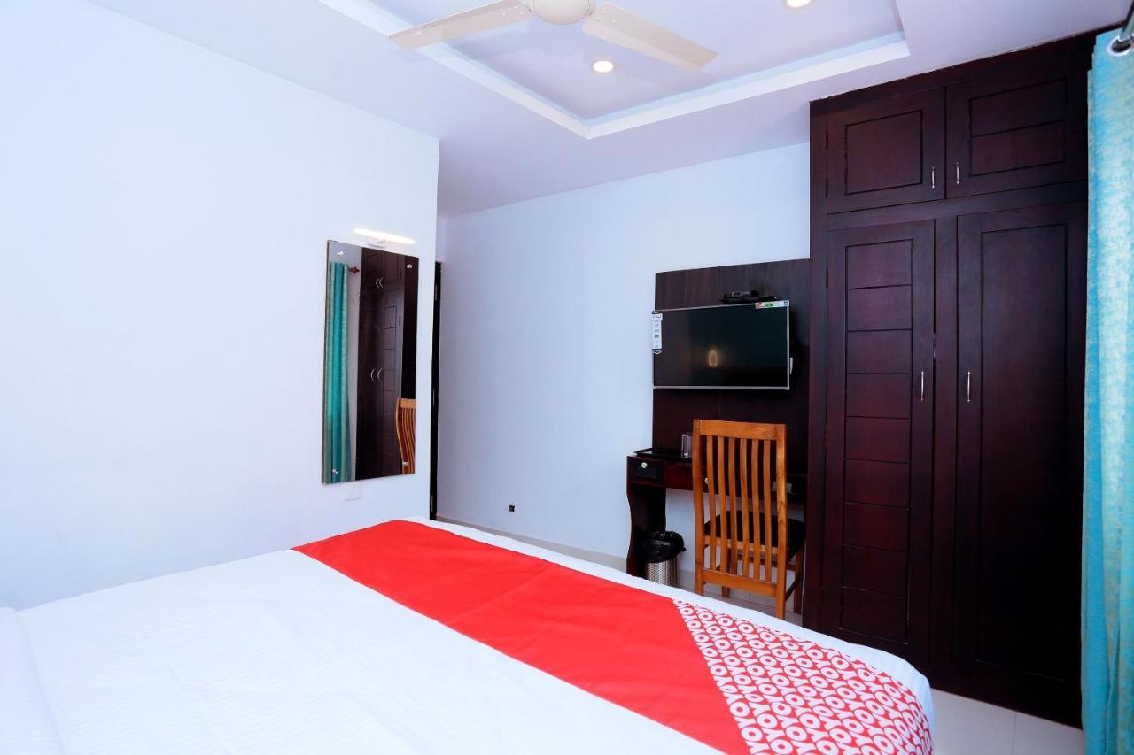 Capital O 61059 Green Life Hotel Kochi Екстериор снимка